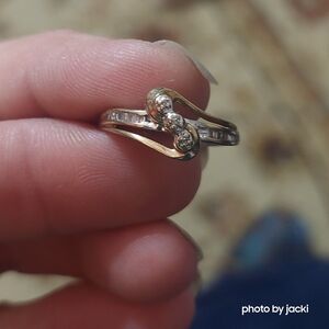 10k yellow gold diamond ring, size 6.5